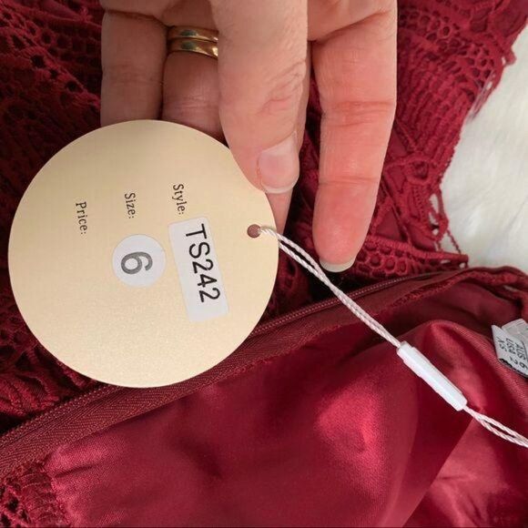 Two sisters the label burgundy dress - Picture 4 of 6